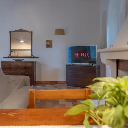 Casale Sforna - Con 2 Da Letto E Piscina - Italywego Apartamento